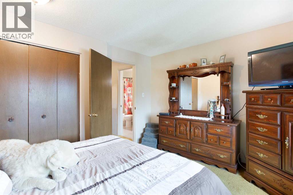 Single Family House for Sale in  Whiteridge Place NE Whitehorn Calgary 