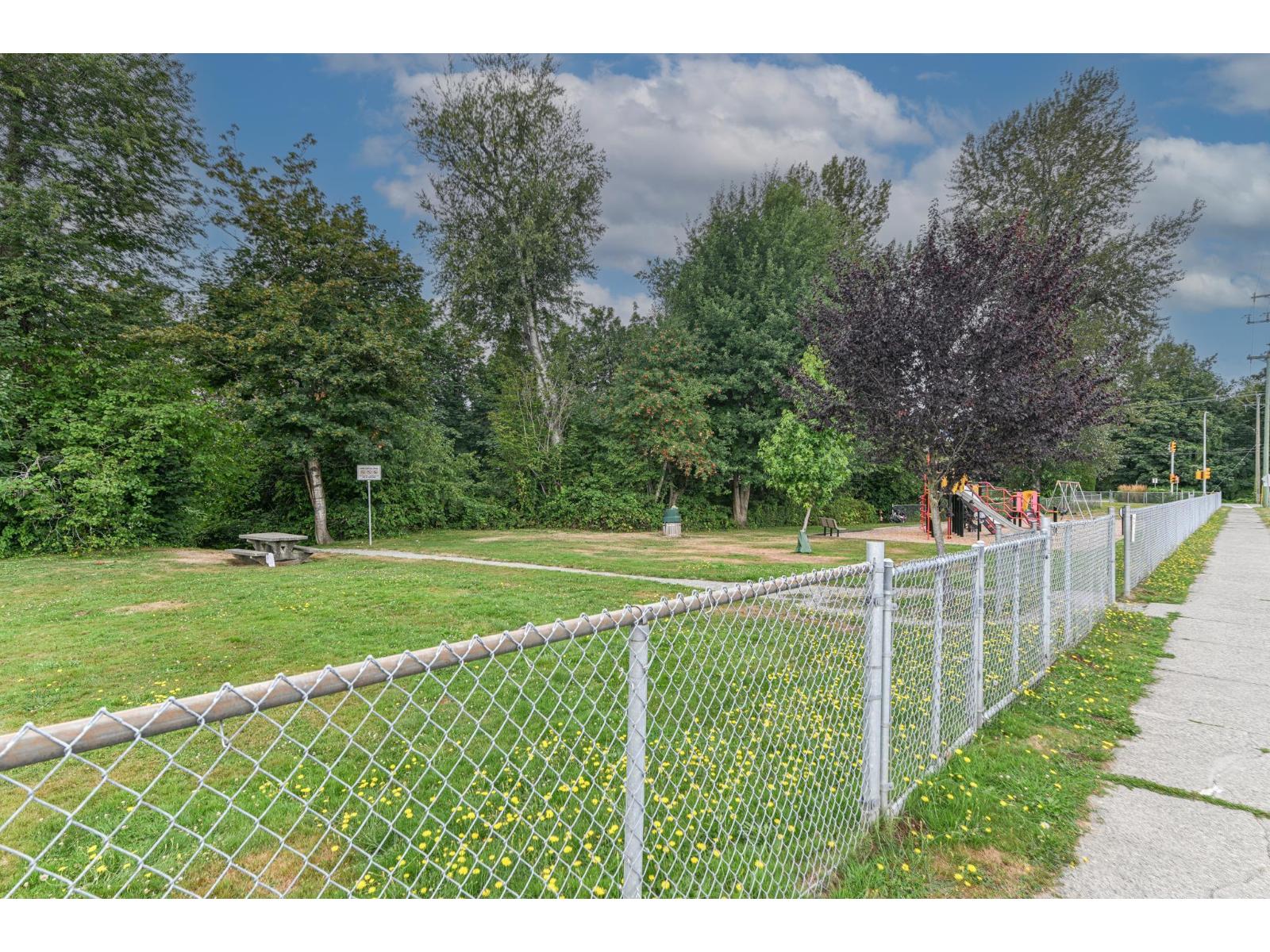Photo 3 of 7554 Murray Street, Mission BC