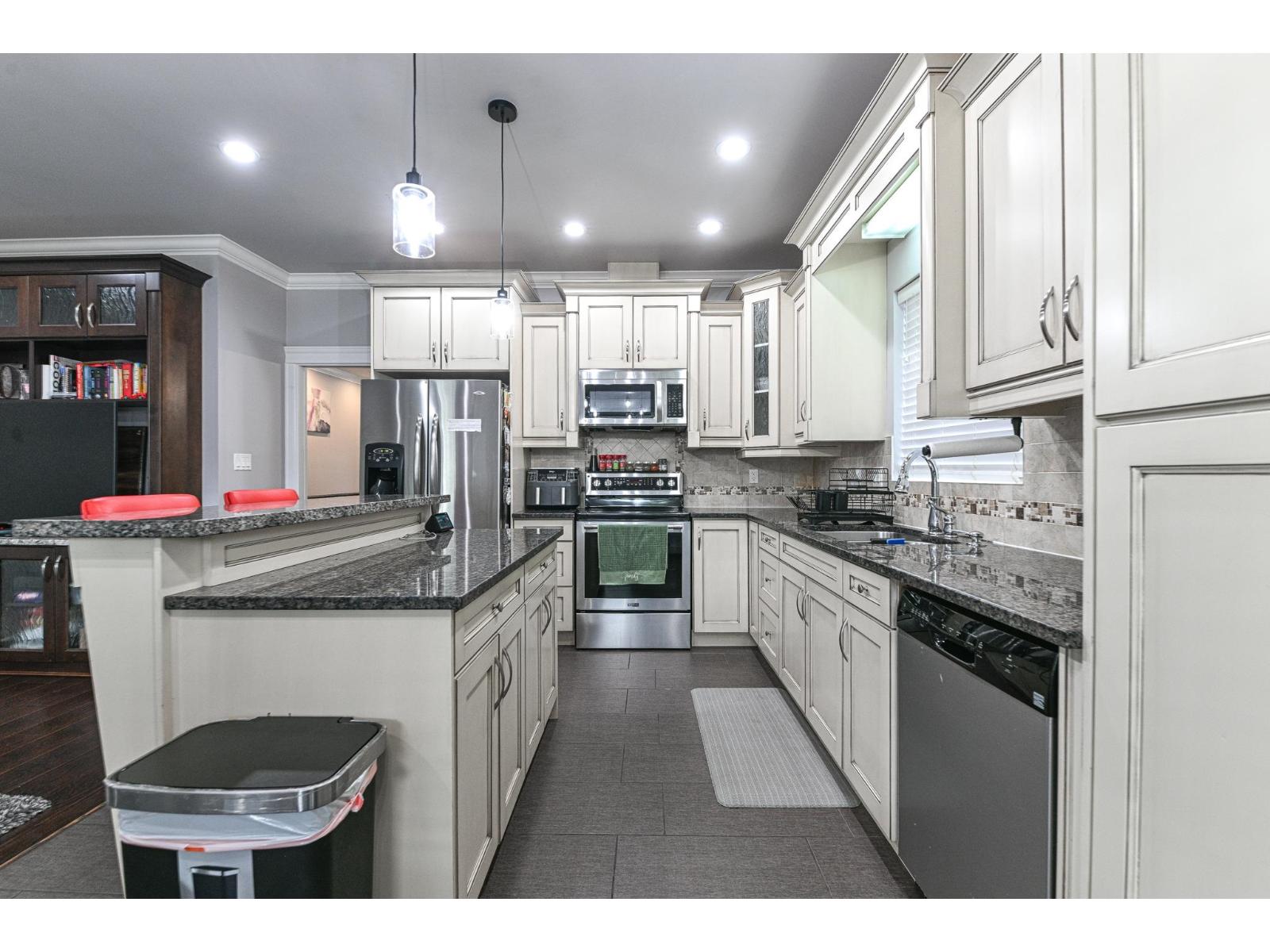 Photo 16 of 7554 Murray Street, Mission BC