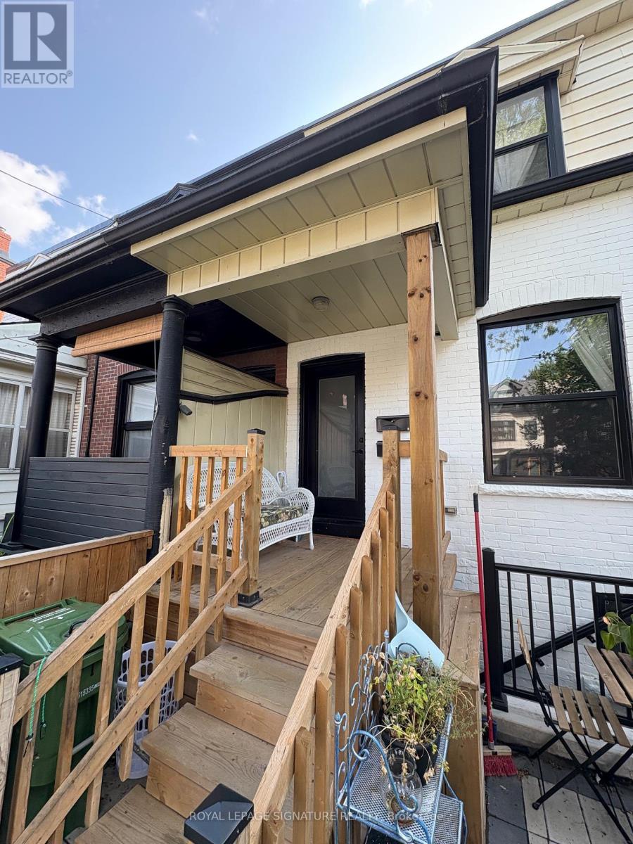 Photo 4 of Upper 163 Hampton Avenue, Toronto ON