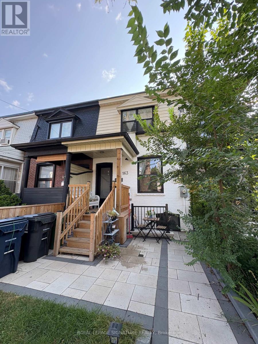 Photo 3 of Upper 163 Hampton Avenue, Toronto ON