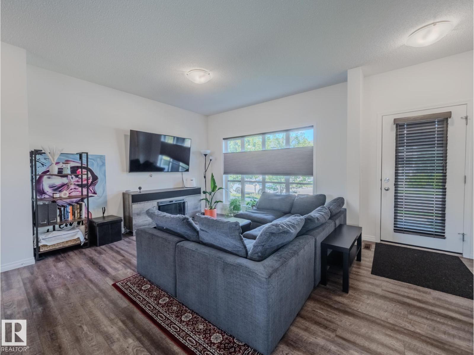 Photo 10 of 2028 Cavanagh Dr Sw, Edmonton AB