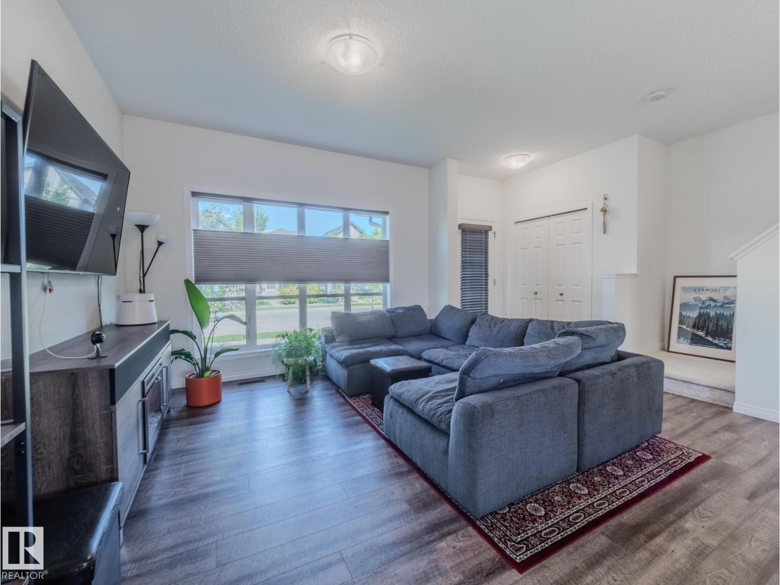 Photo 11 of 2028 Cavanagh Dr Sw, Edmonton AB