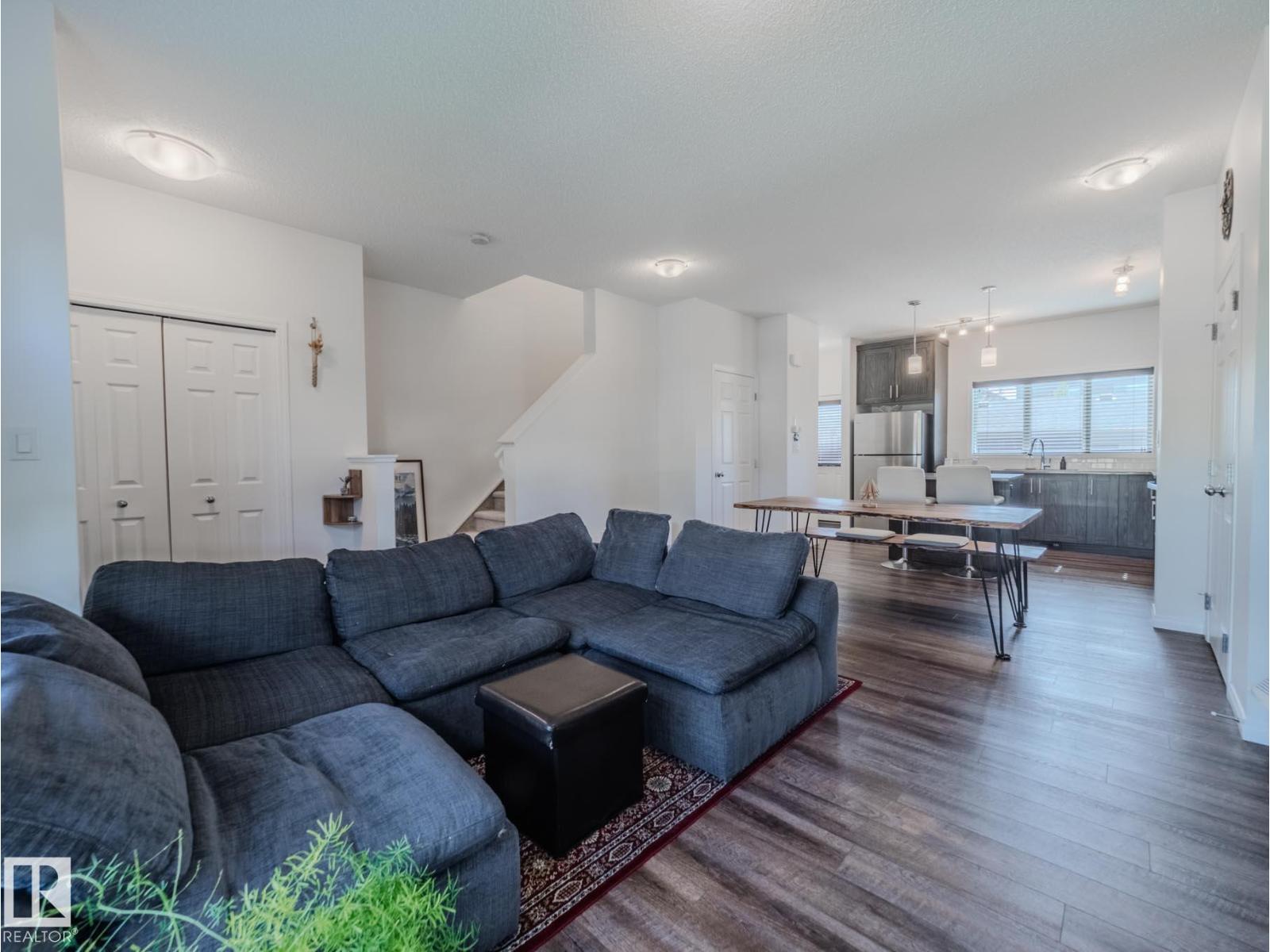 Photo 13 of 2028 Cavanagh Dr Sw, Edmonton AB