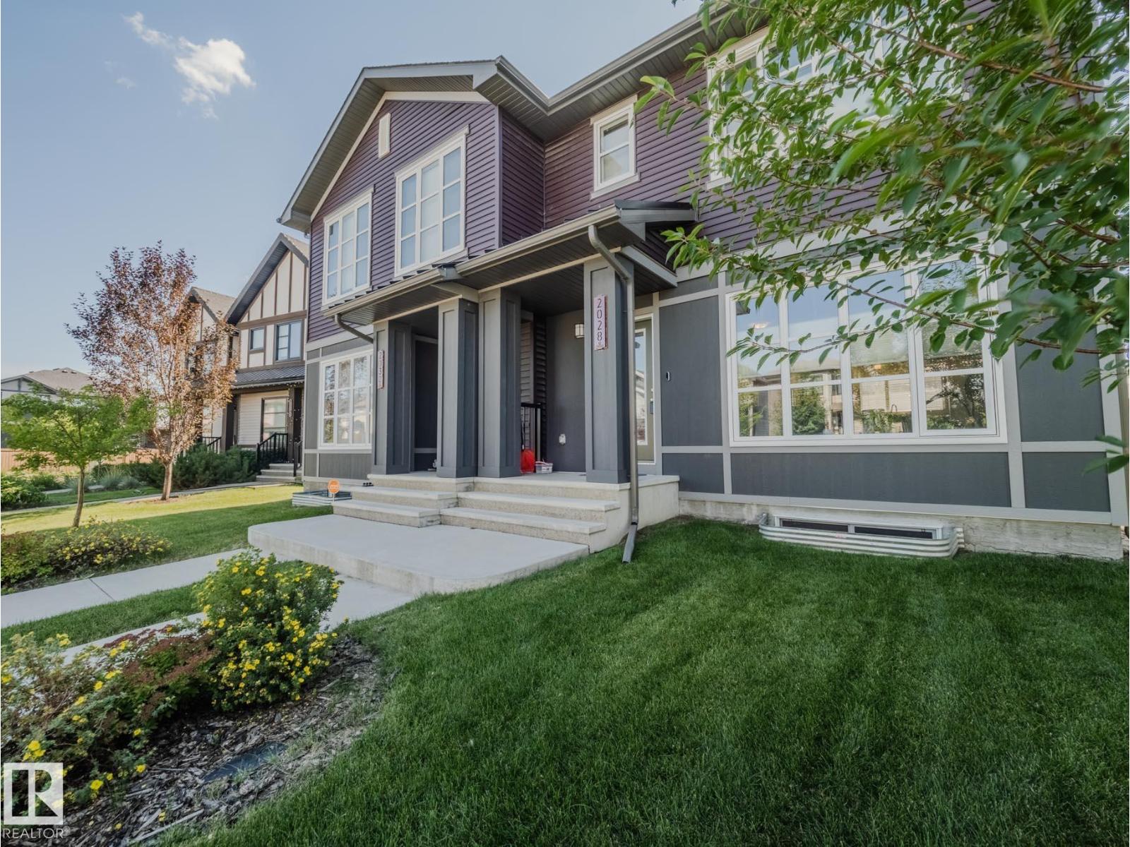 Photo 2 of 2028 Cavanagh Dr Sw, Edmonton AB
