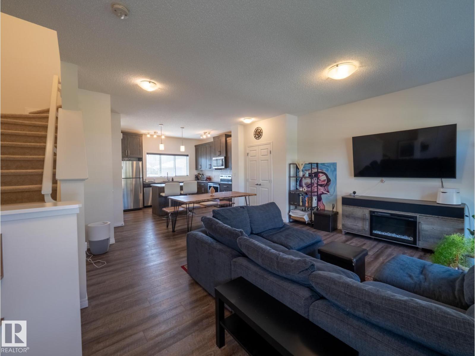 Photo 7 of 2028 Cavanagh Dr Sw, Edmonton AB