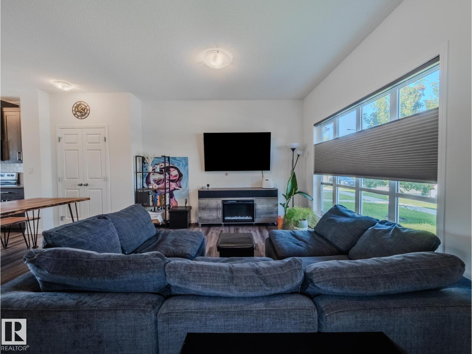 Photo 8 of 2028 Cavanagh Dr Sw, Edmonton AB