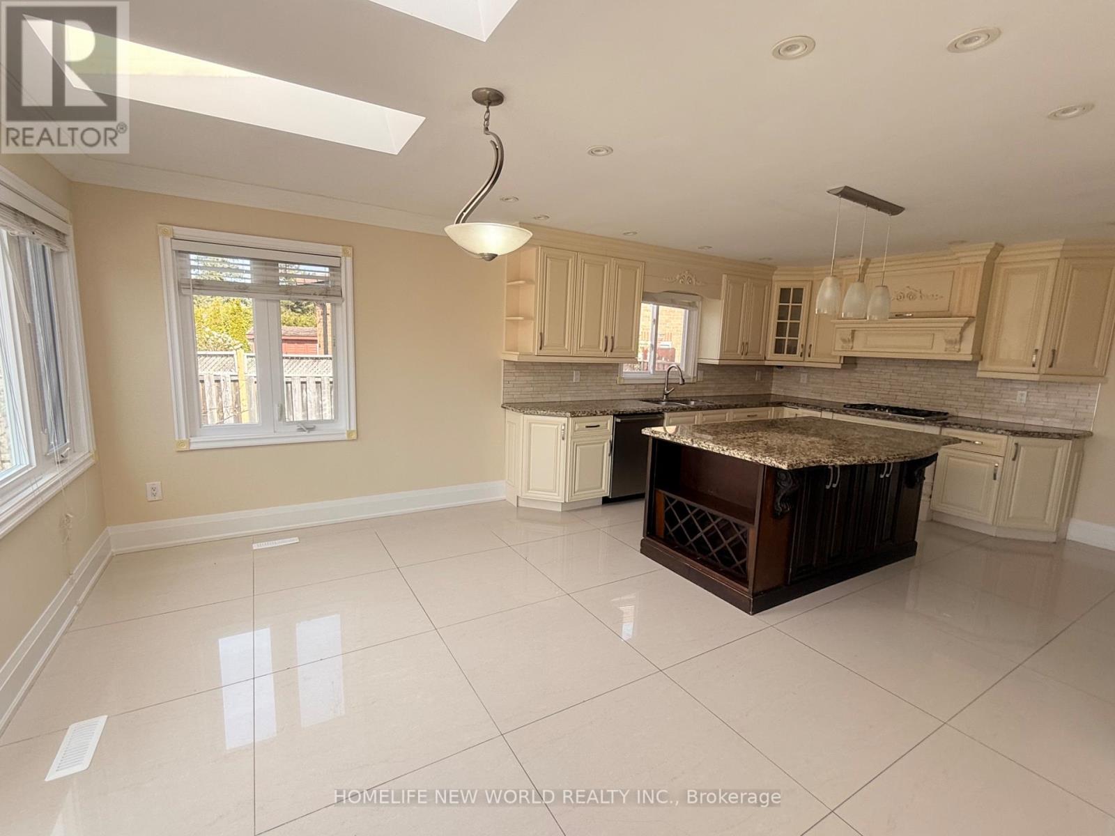 Photo 15 of 2 Gatewood Court, Richmond Hill ON