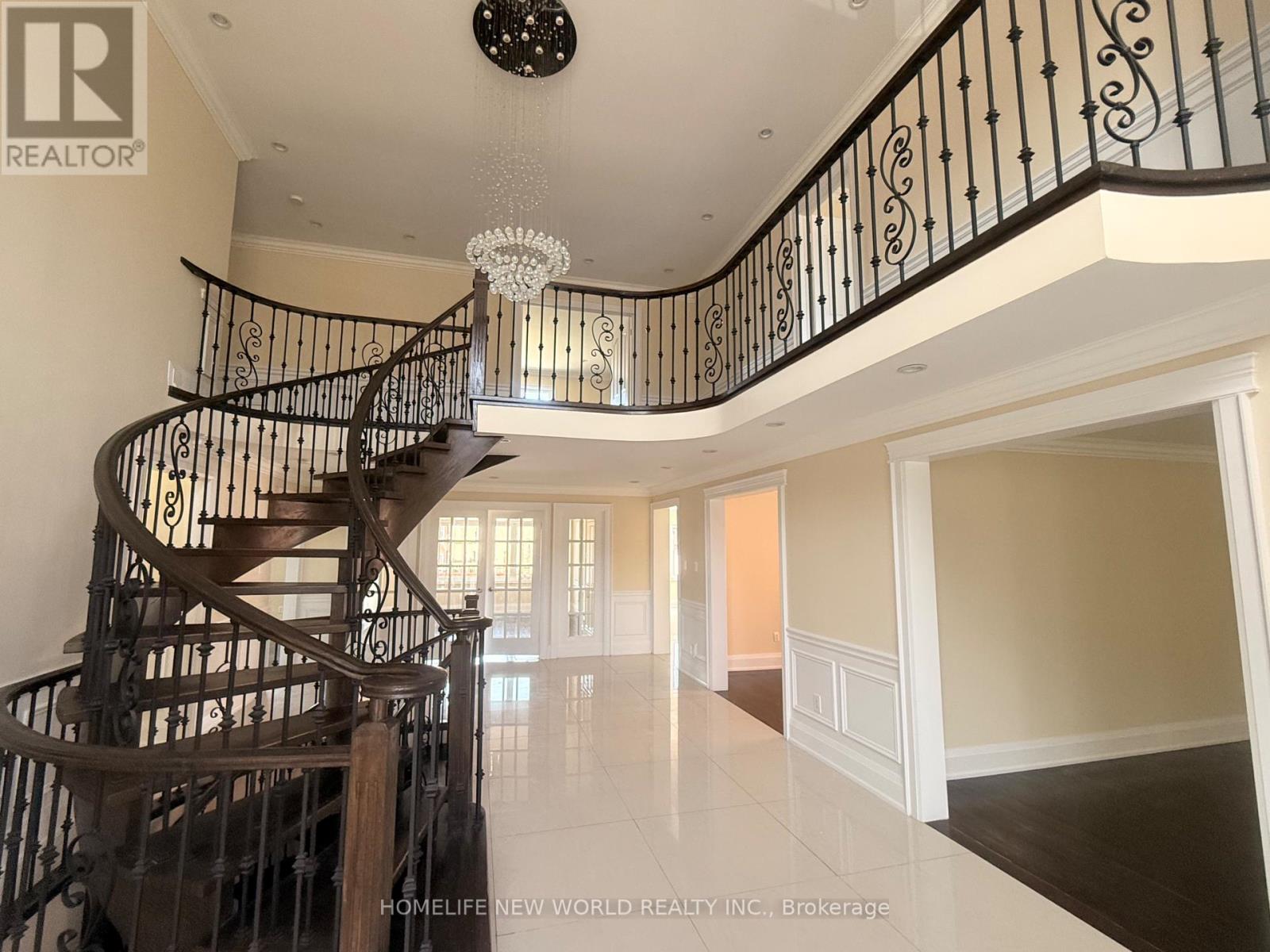 Photo 7 of 2 Gatewood Court, Richmond Hill ON