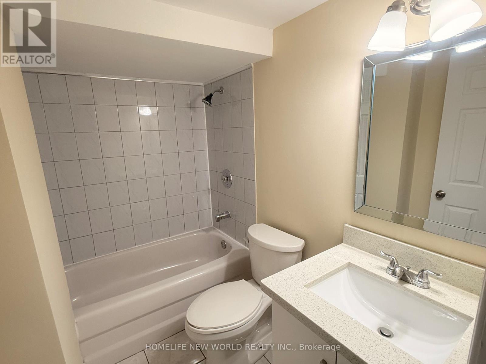 Photo 33 of 2 Gatewood Court, Richmond Hill ON