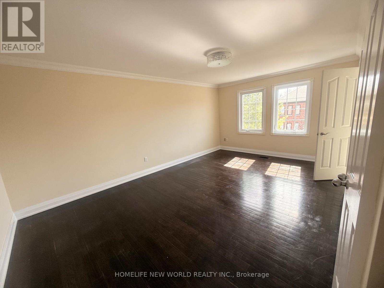 Photo 8 of 2 Gatewood Court, Richmond Hill ON