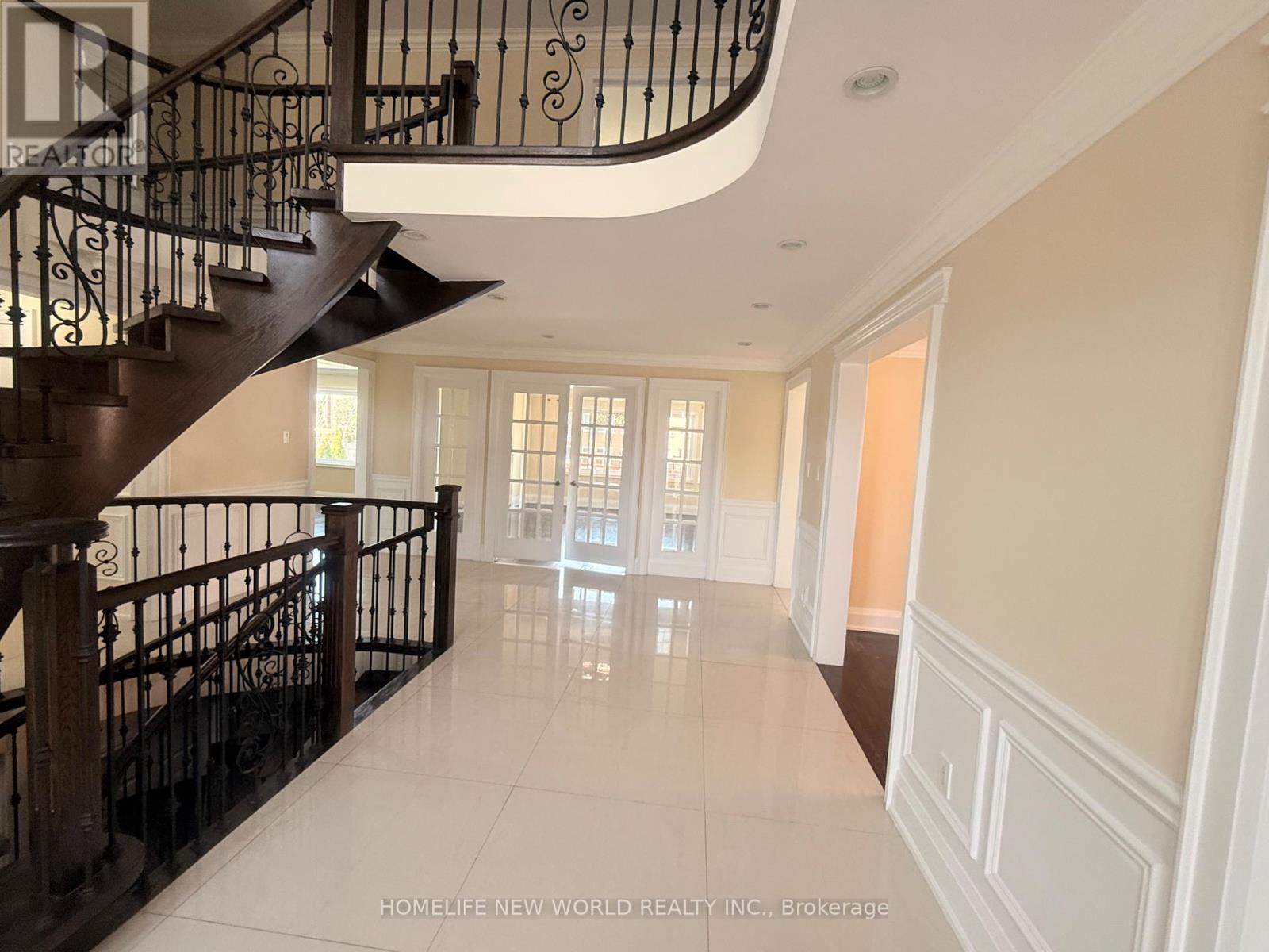 Photo 10 of 2 Gatewood Court, Richmond Hill ON