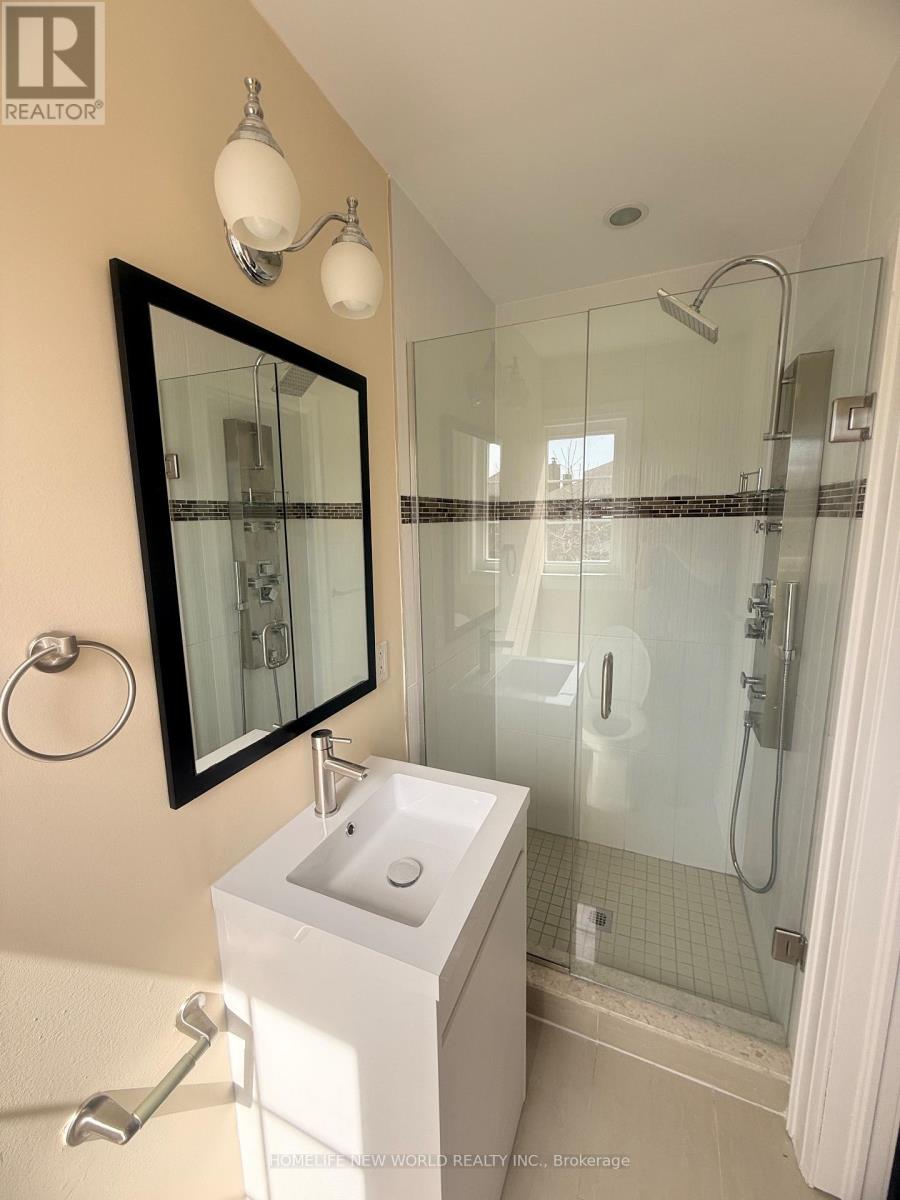 Photo 9 of 2 Gatewood Court, Richmond Hill ON