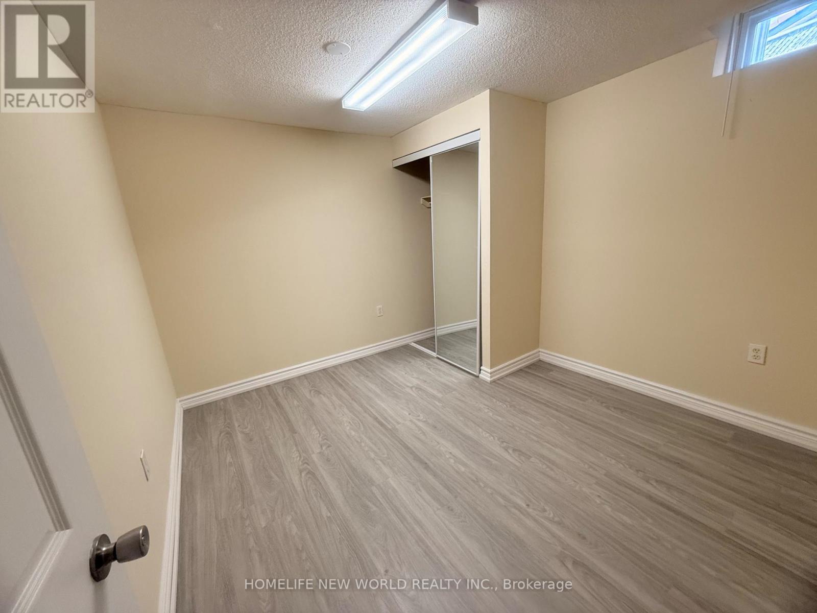Photo 14 of 2 Gatewood Court, Richmond Hill ON
