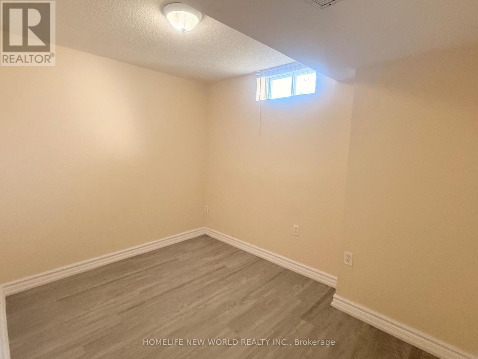 Photo 11 of 2 Gatewood Court, Richmond Hill ON