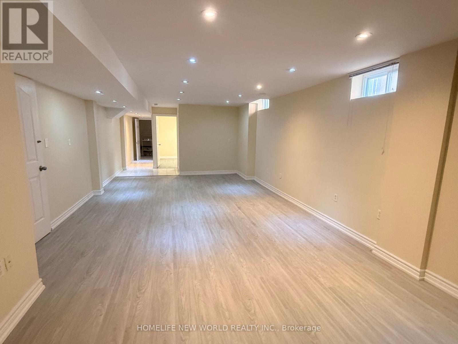 Photo 1 of 2 Gatewood Court, Richmond Hill ON