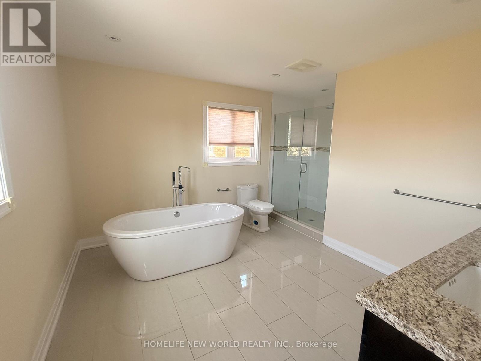 Photo 36 of 2 Gatewood Court, Richmond Hill ON