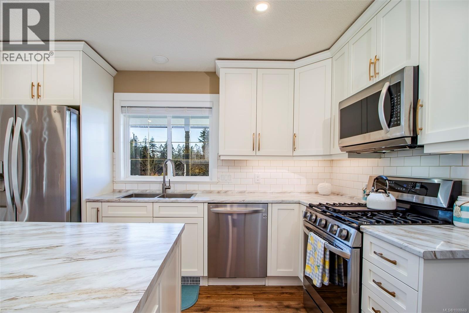 Photo 10 of 1960 Emma Way, Nanaimo BC