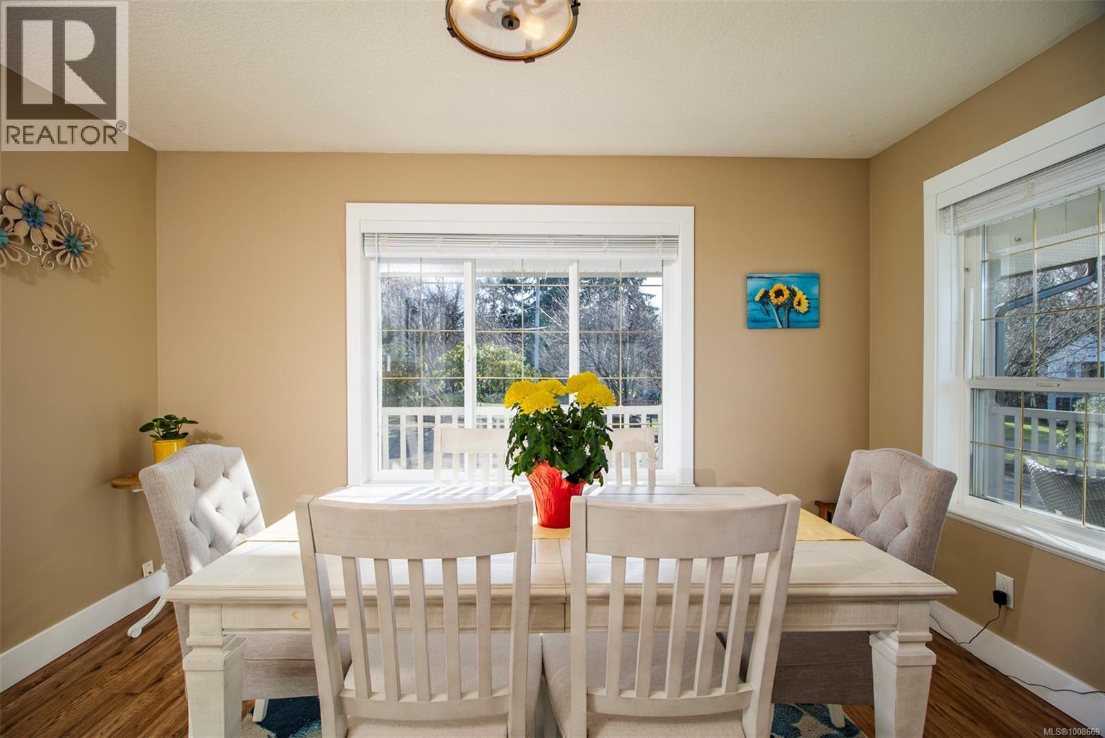 Photo 6 of 1960 Emma Way, Nanaimo BC