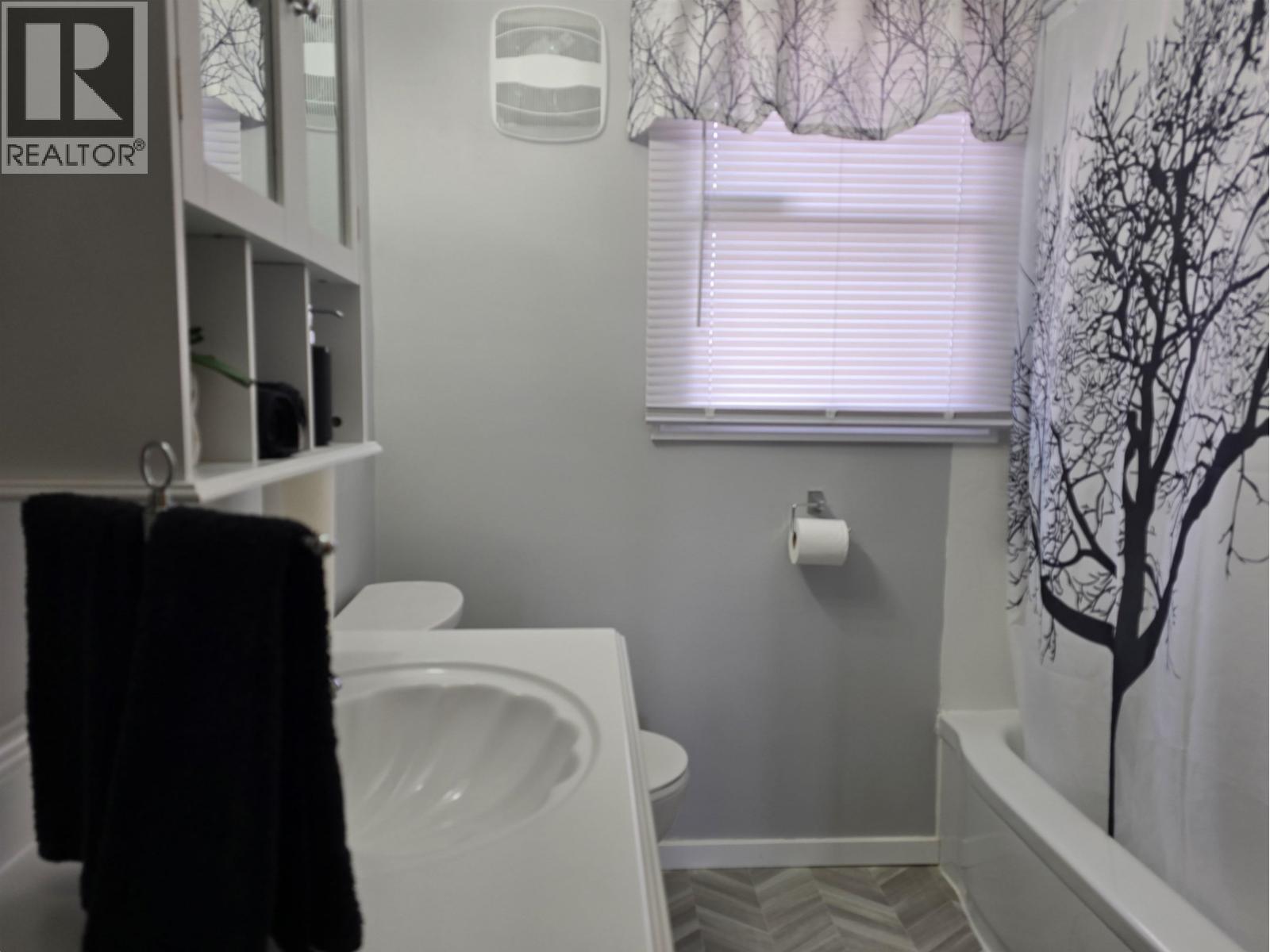 Photo 13 of 1542 Carney Street, Prince George BC