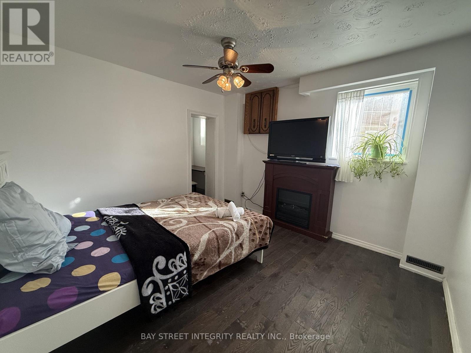 Photo 10 of Bsmt 34 Iangrove Terrace, Toronto ON