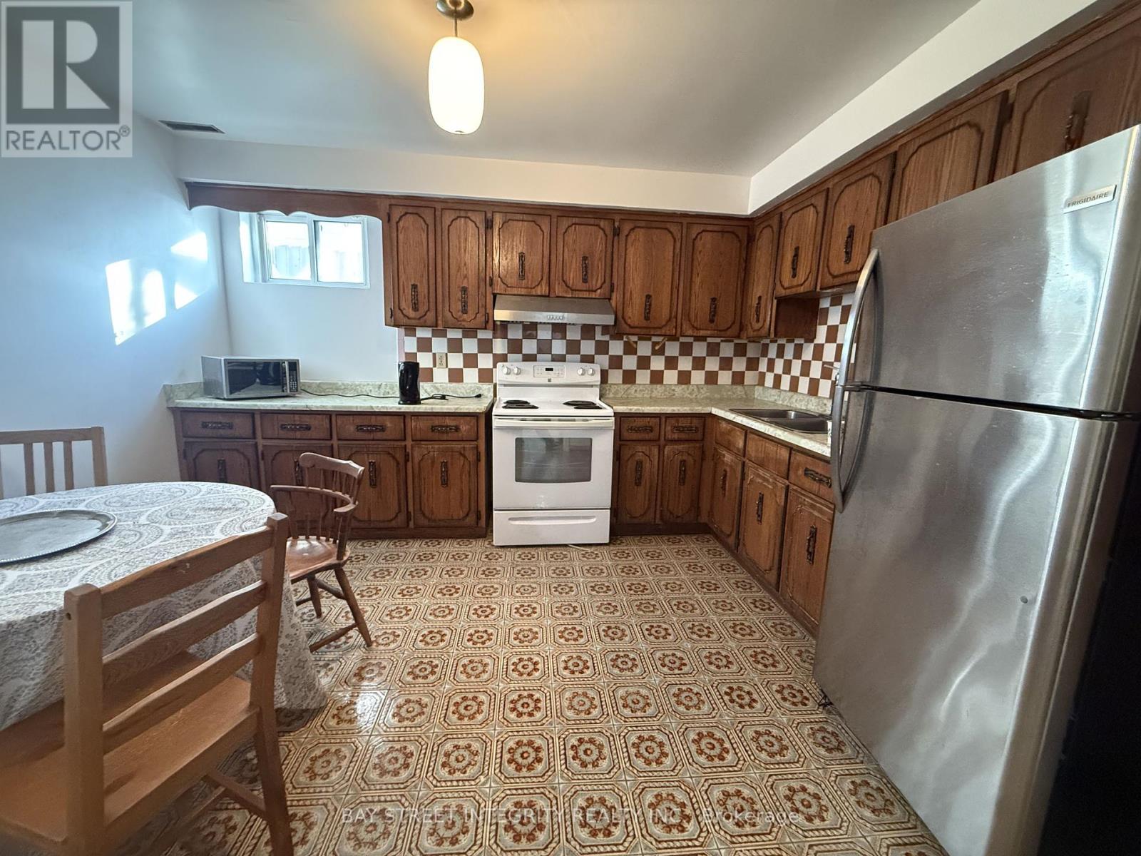 Photo 2 of Bsmt 34 Iangrove Terrace, Toronto ON