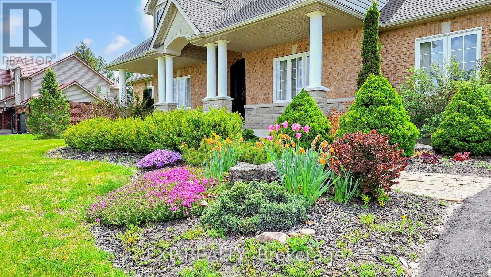 Photo 6 of 42 Somerville Crescent W, Mulmur ON