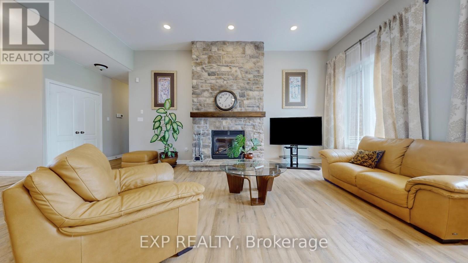 Photo 32 of 42 Somerville Crescent W, Mulmur ON