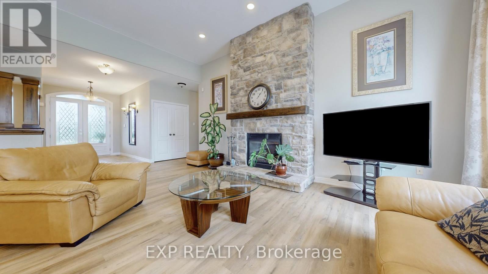 Photo 41 of 42 Somerville Crescent W, Mulmur ON