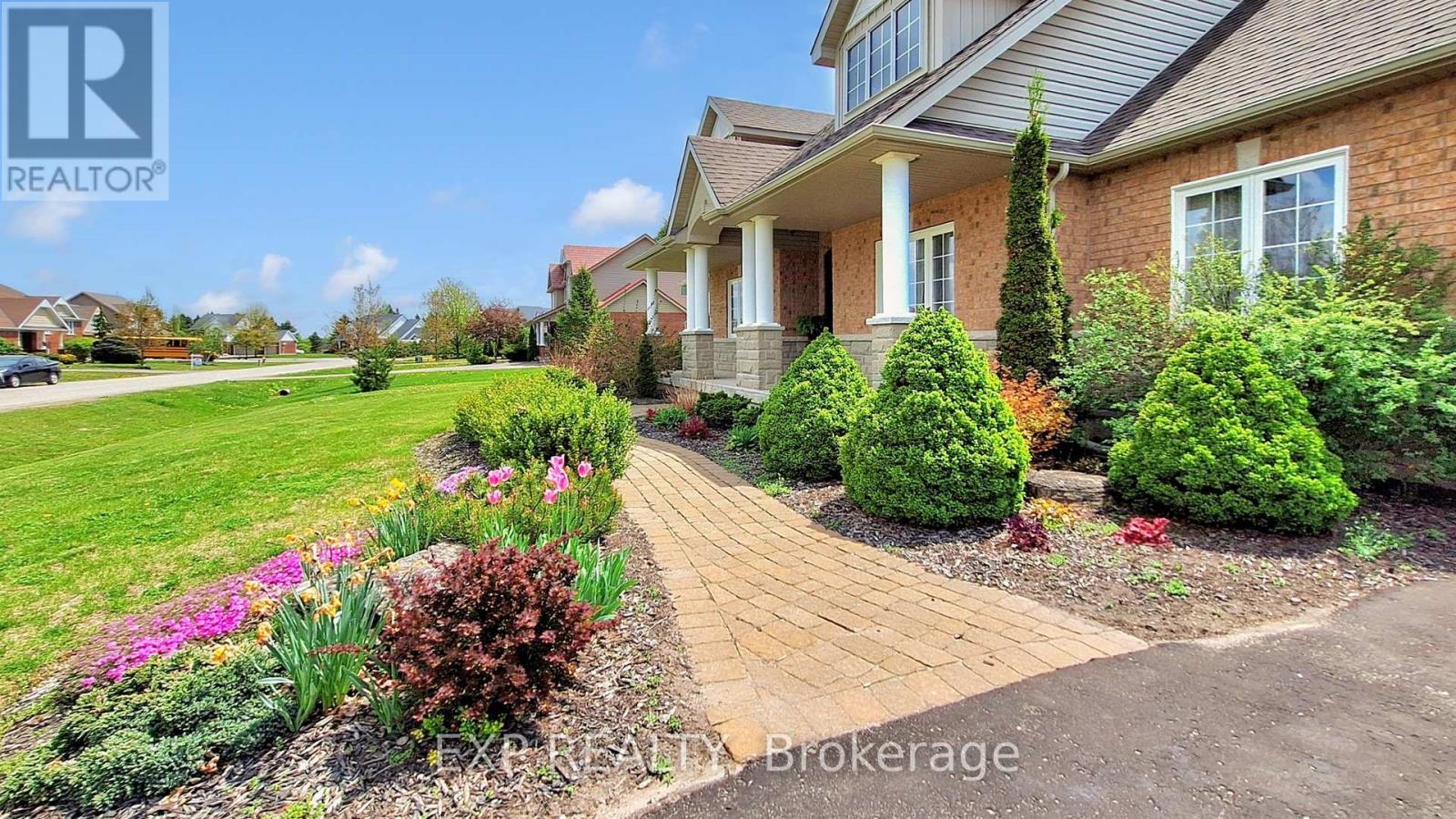 Photo 2 of 42 Somerville Crescent W, Mulmur ON