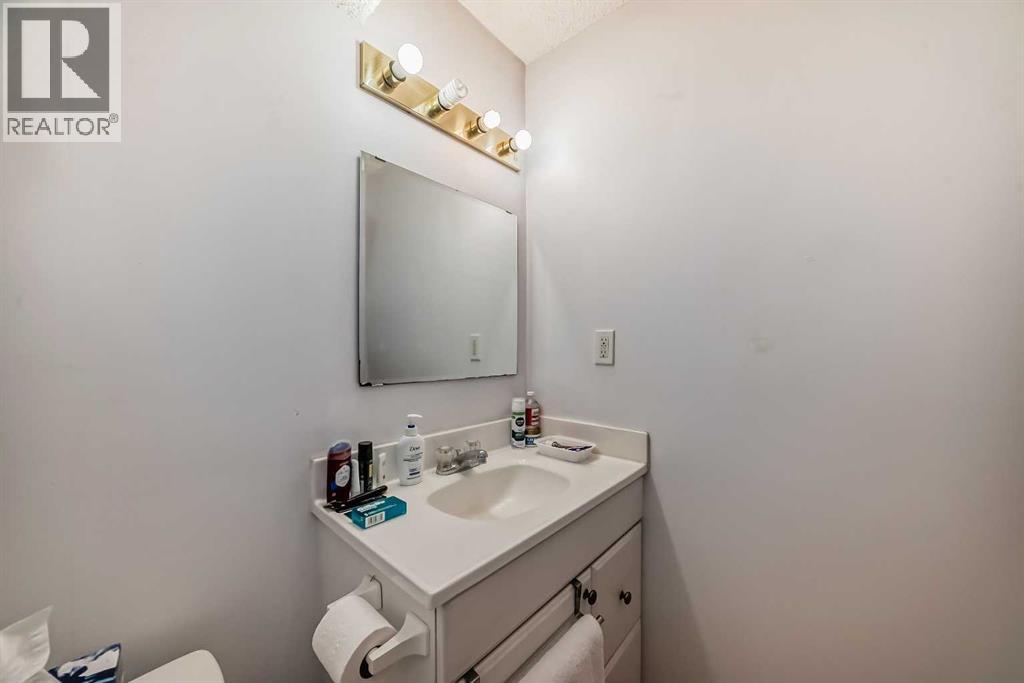 Photo 7 of 172 Panorama Hills Place Nw, Calgary AB