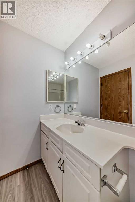 Photo 2 of 172 Panorama Hills Place Nw, Calgary AB