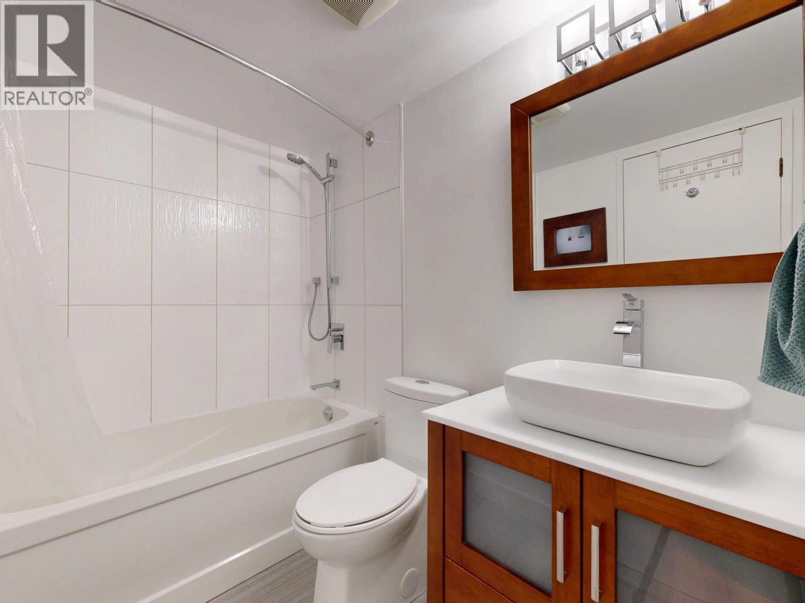 Photo 15 of 208 2173 W 6th Avenue, Vancouver BC