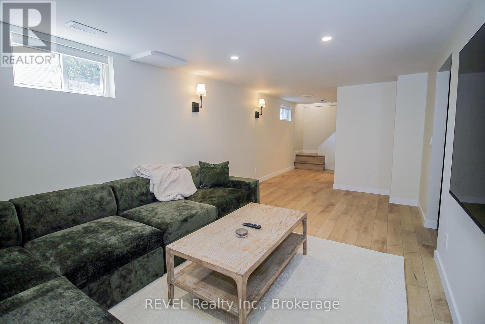 Photo 15 of 44 St George Street, Welland ON