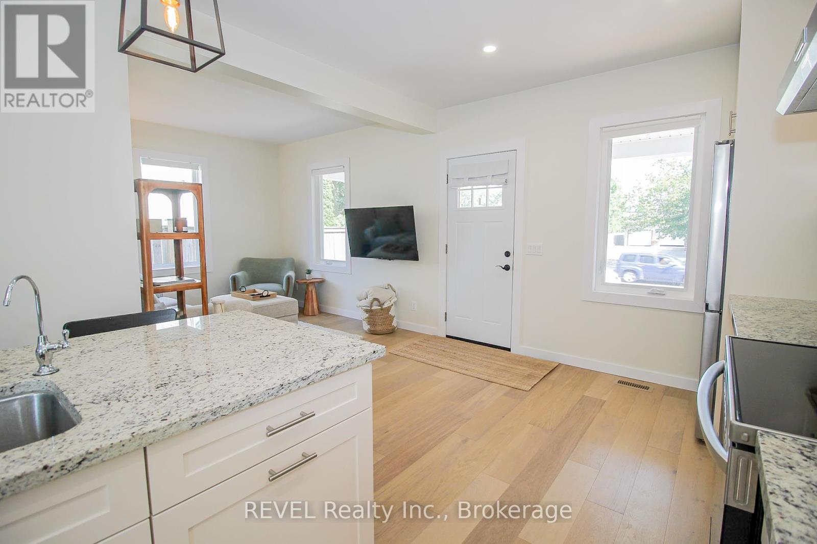Photo 7 of 44 St George Street, Welland ON