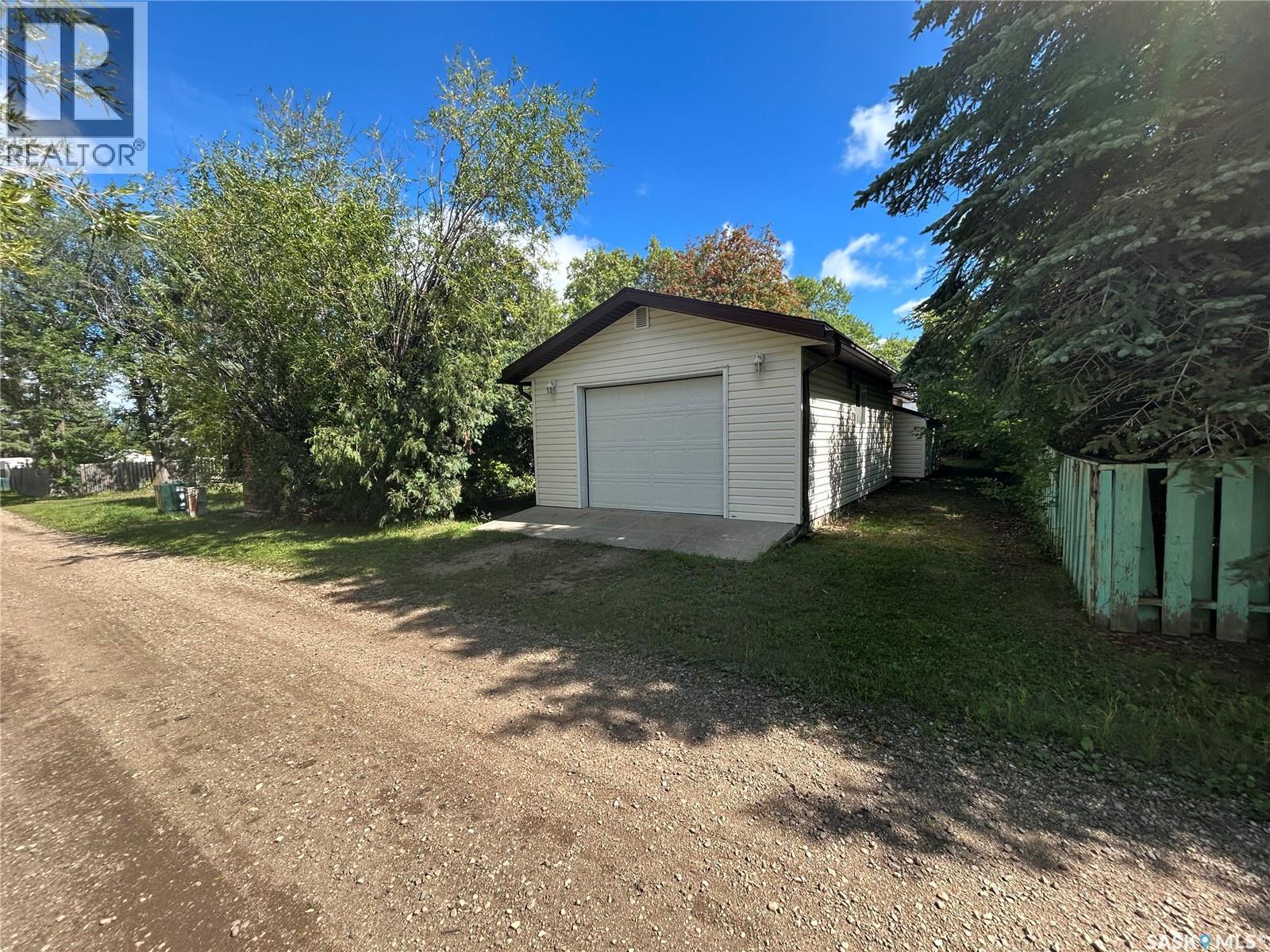 Photo 12 of 1991 Newmarket Drive, Tisdale SK