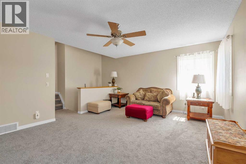 Single Family House for Sale in  Evermeadow Road SW Evergreen Calgary 