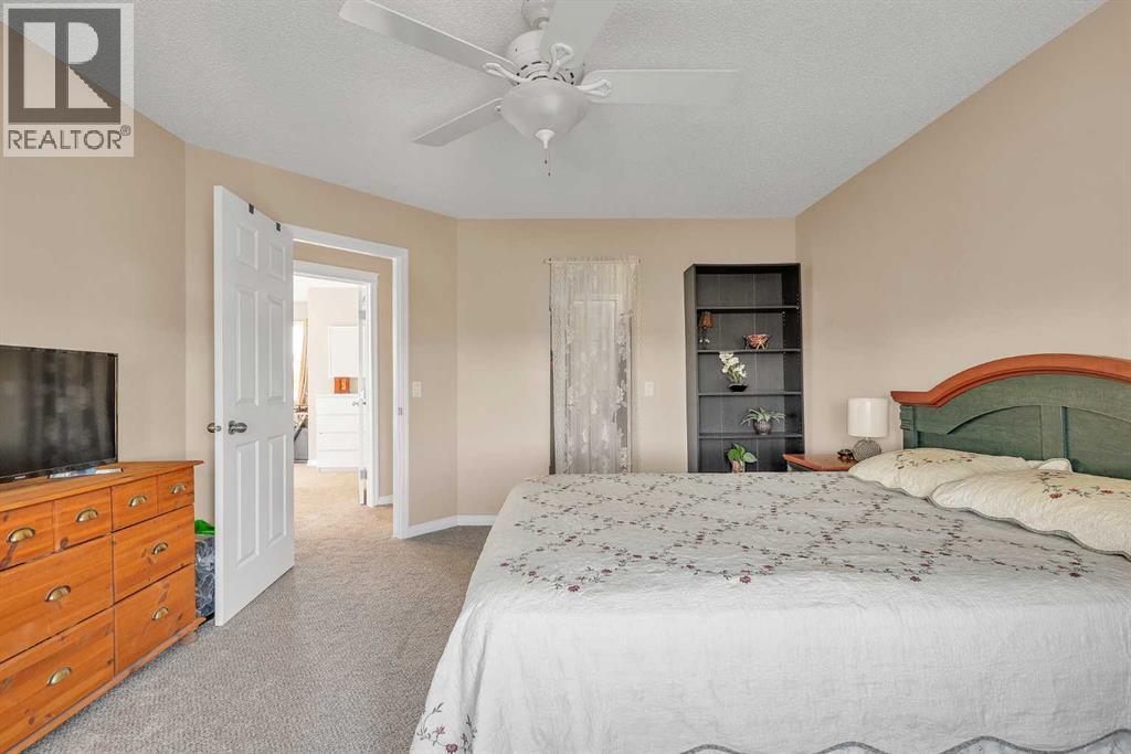 Single Family House for Sale in  Evermeadow Road SW Evergreen Calgary 