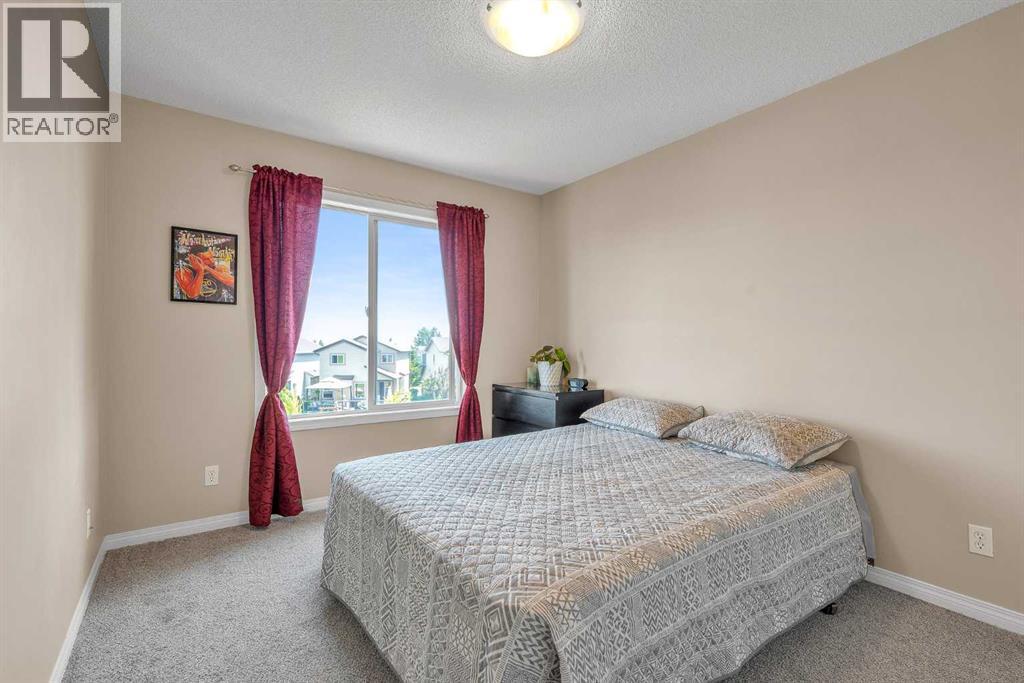 Single Family House for Sale in  Evermeadow Road SW Evergreen Calgary 