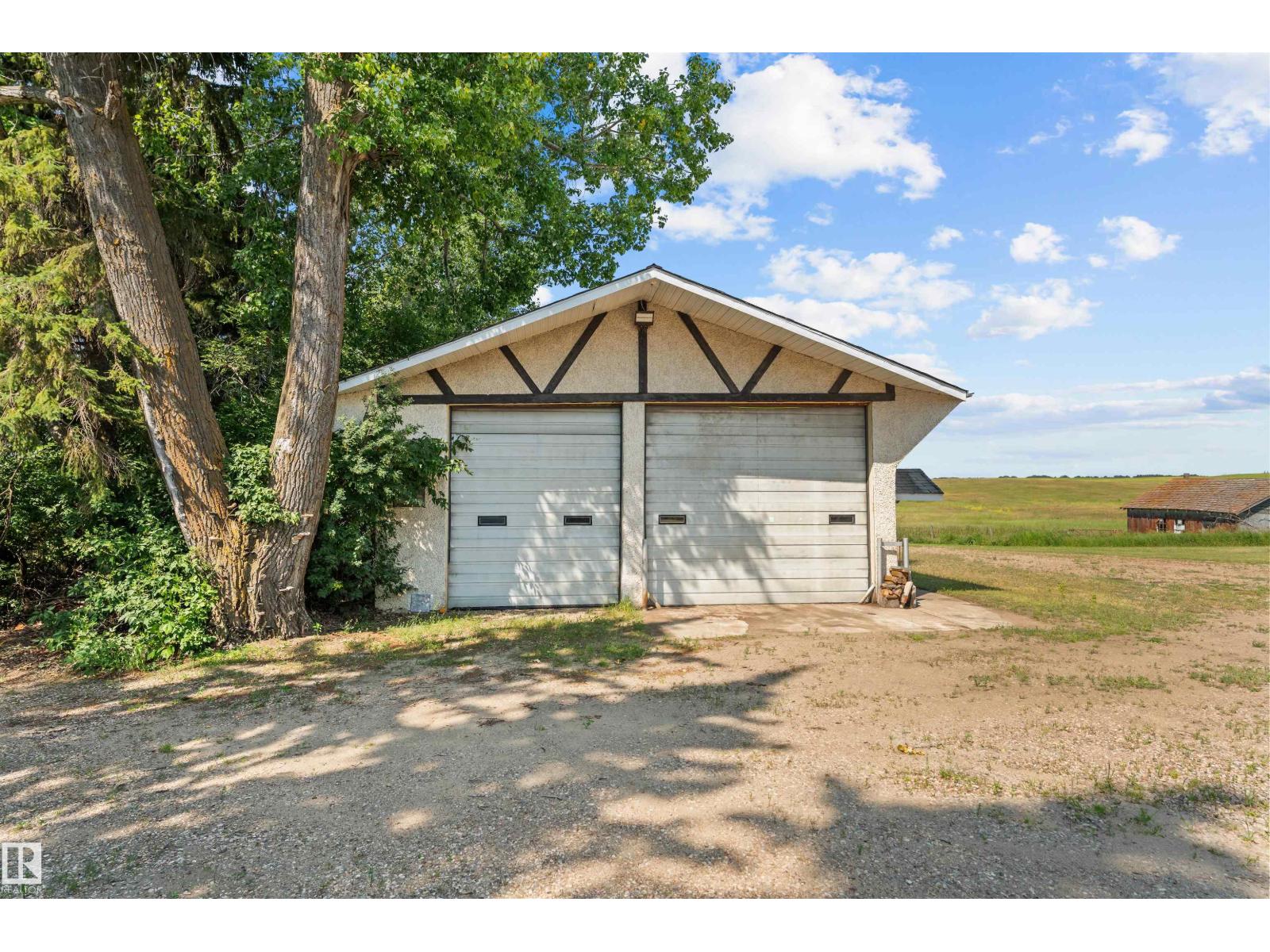 Photo 10 of 564032 564034 Range Road 130, Rural Two Hills County AB