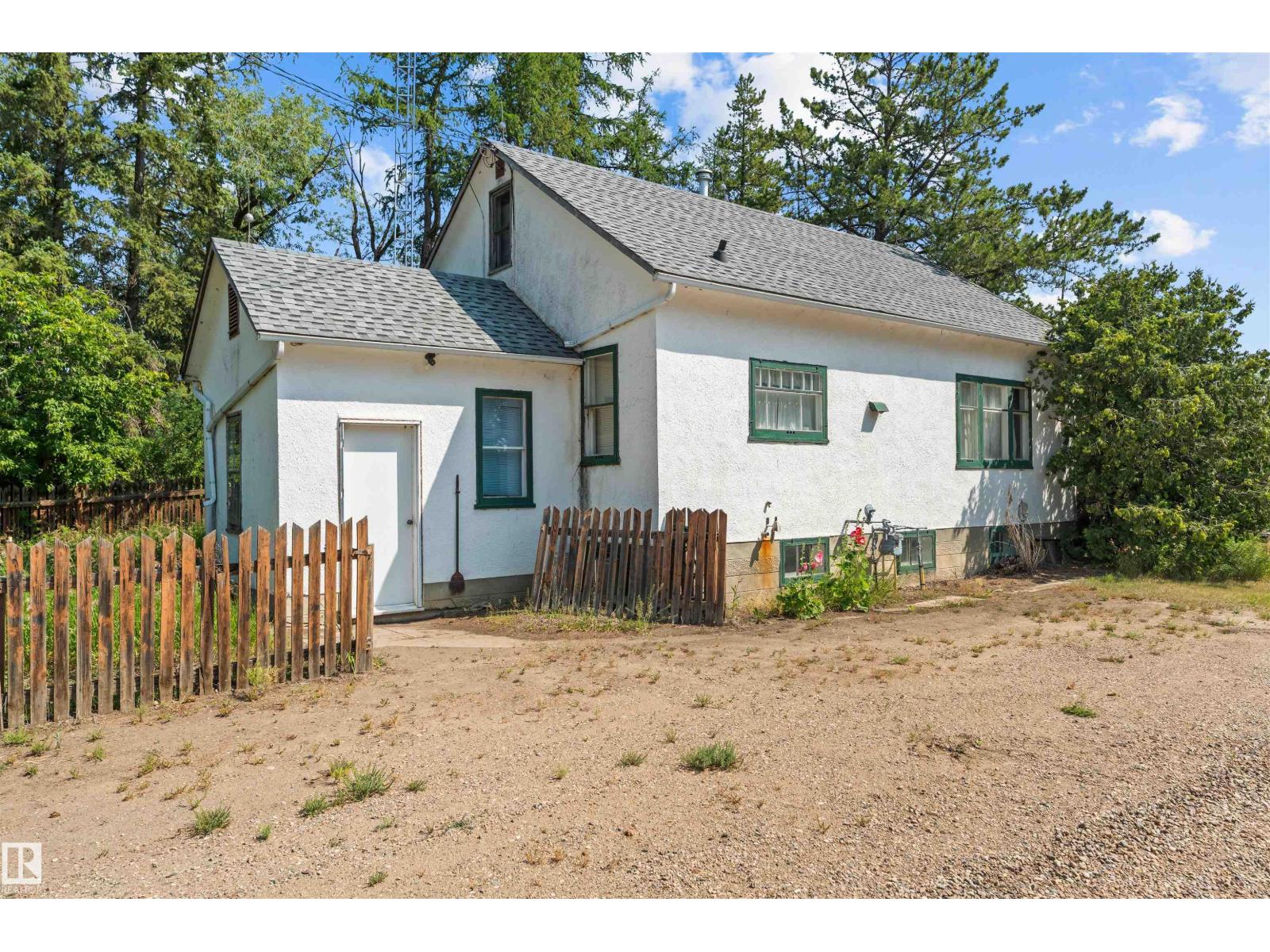 Photo 12 of 564032 564034 Range Road 130, Rural Two Hills County AB