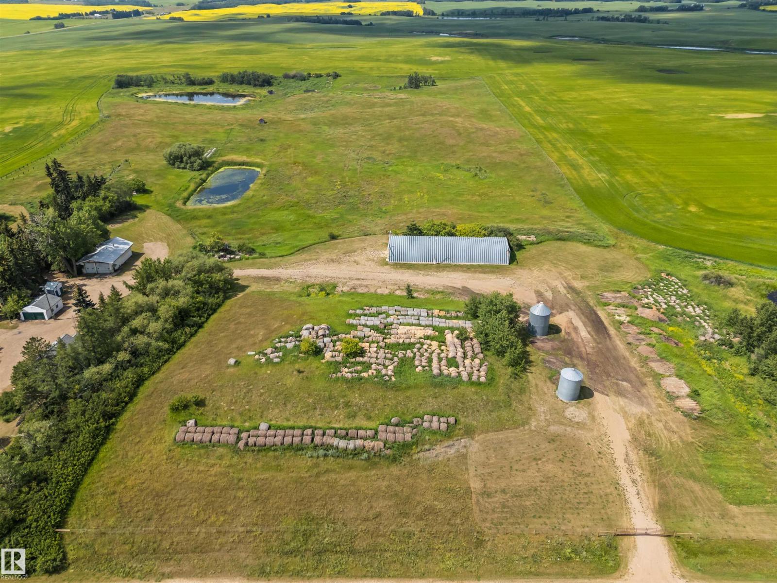Photo 5 of 564032 564034 Range Road 130, Rural Two Hills County AB