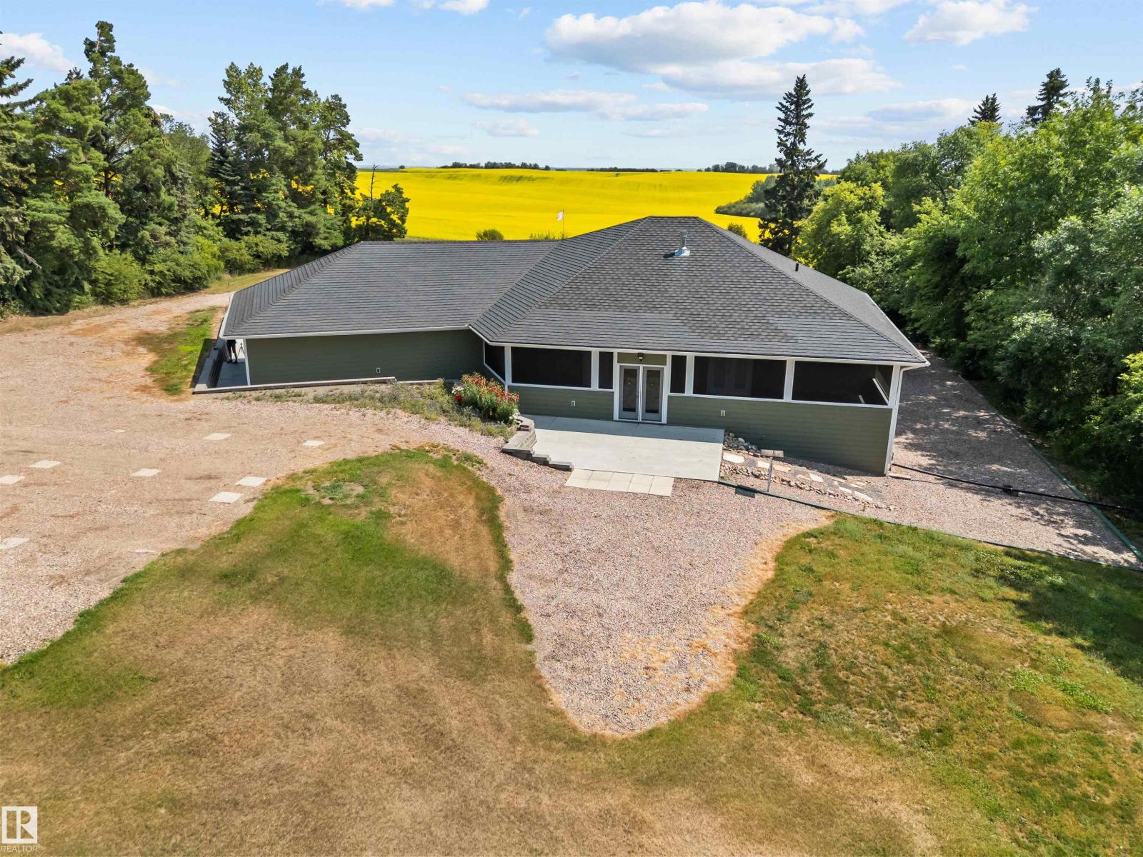 Photo 7 of 564032 564034 Range Road 130, Rural Two Hills County AB