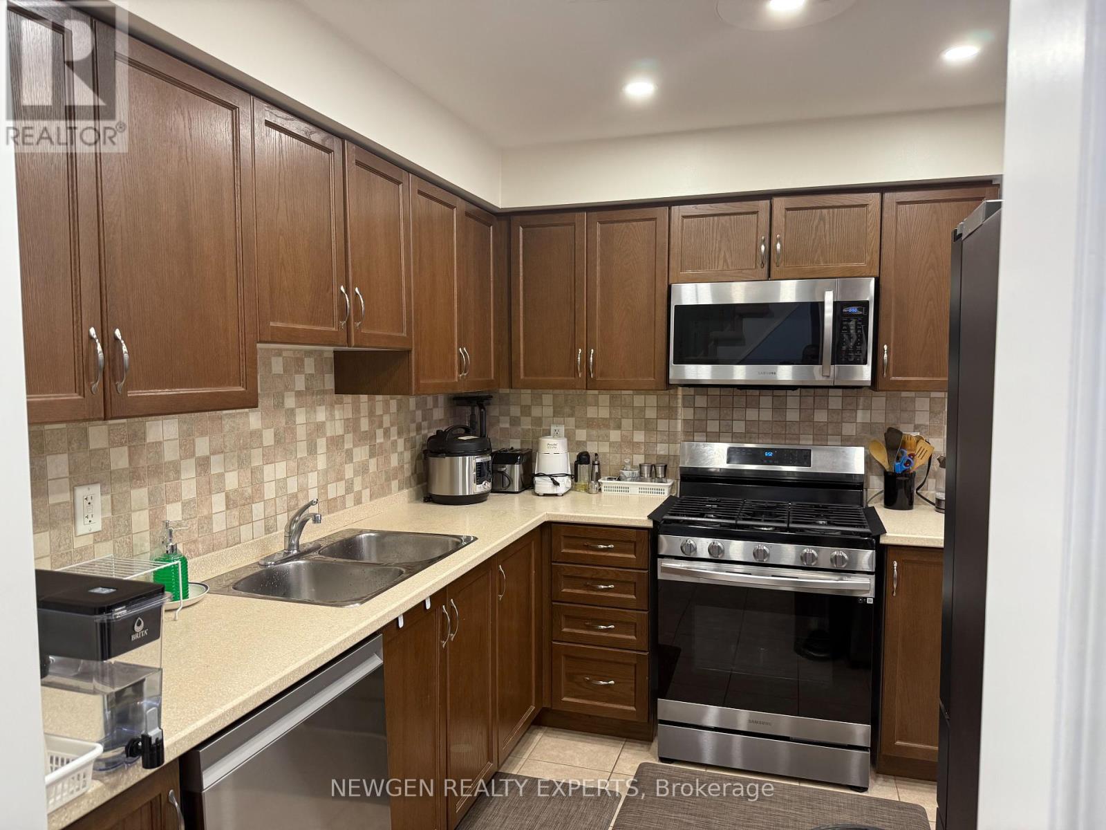 Photo 2 of 229 7360 Zinnia Place, Mississauga ON