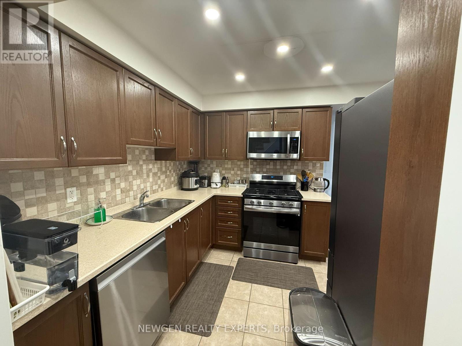 Photo 26 of 229 7360 Zinnia Place, Mississauga ON