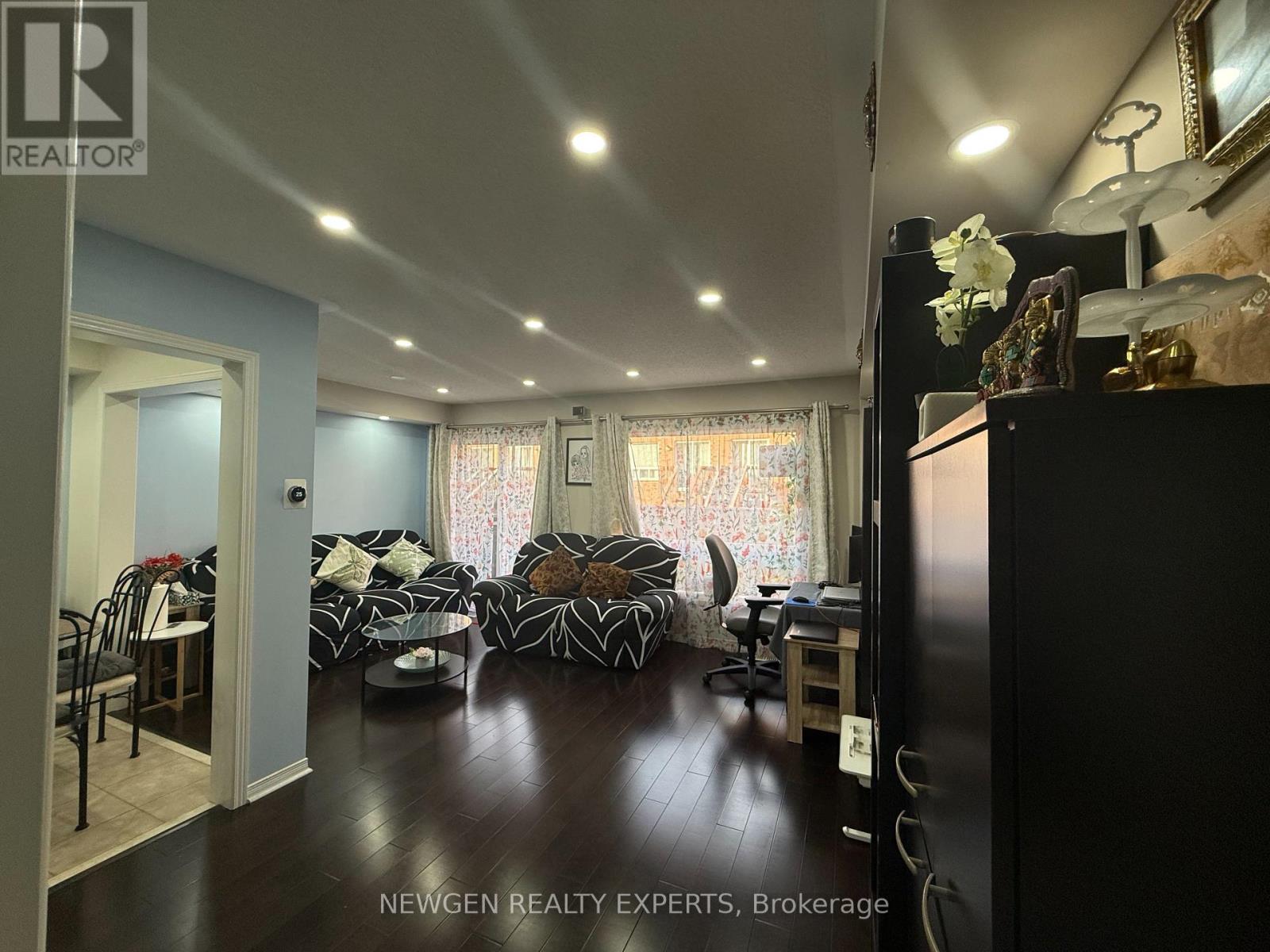 Photo 42 of 229 7360 Zinnia Place, Mississauga ON