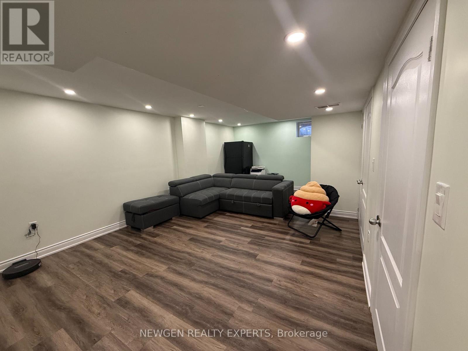 Photo 6 of 229 7360 Zinnia Place, Mississauga ON
