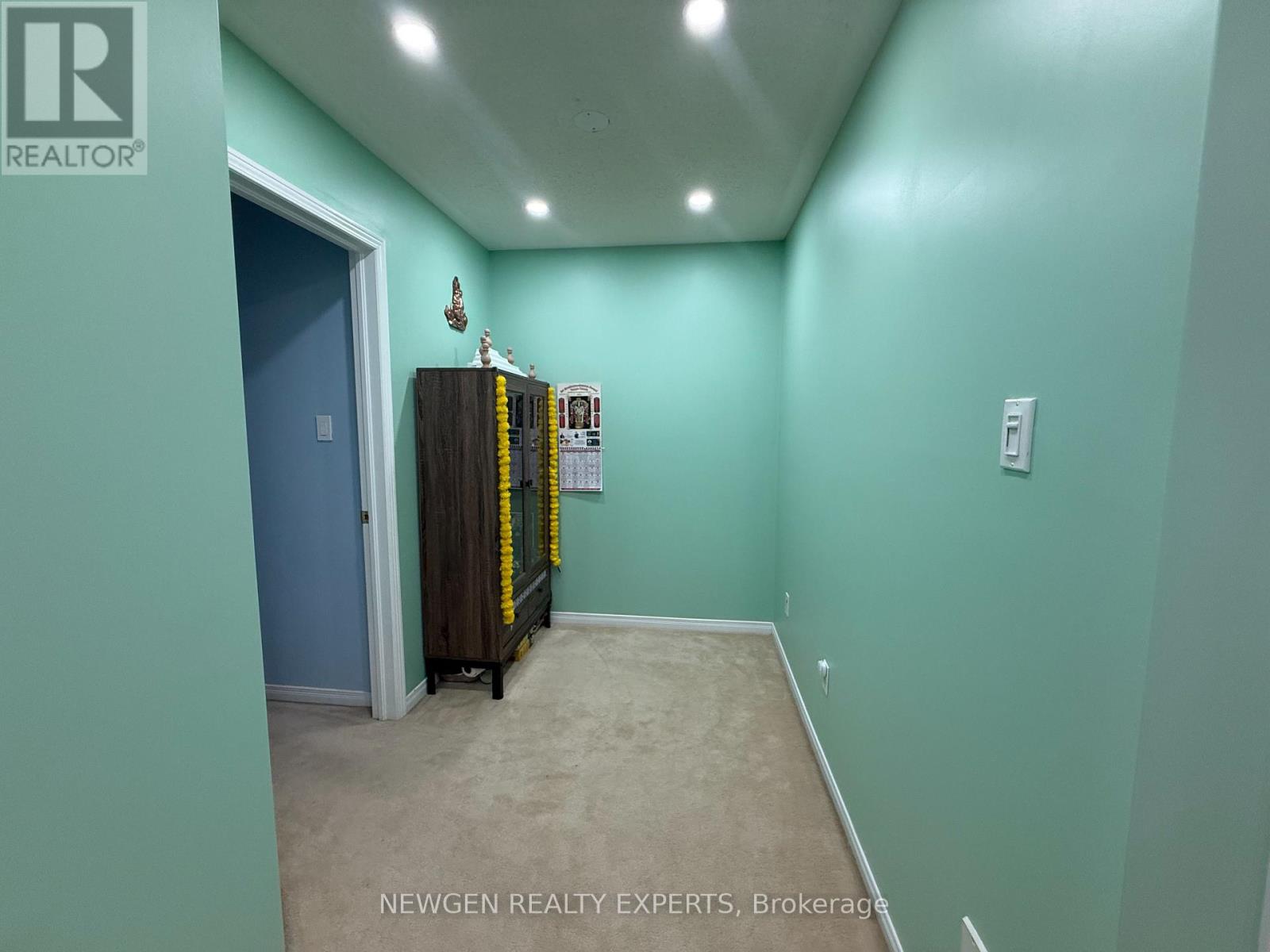Photo 16 of 229 7360 Zinnia Place, Mississauga ON