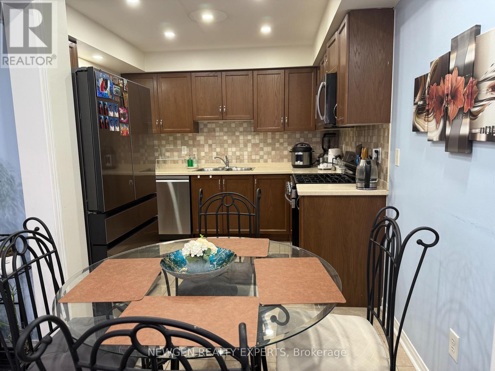 Photo 14 of 229 7360 Zinnia Place, Mississauga ON