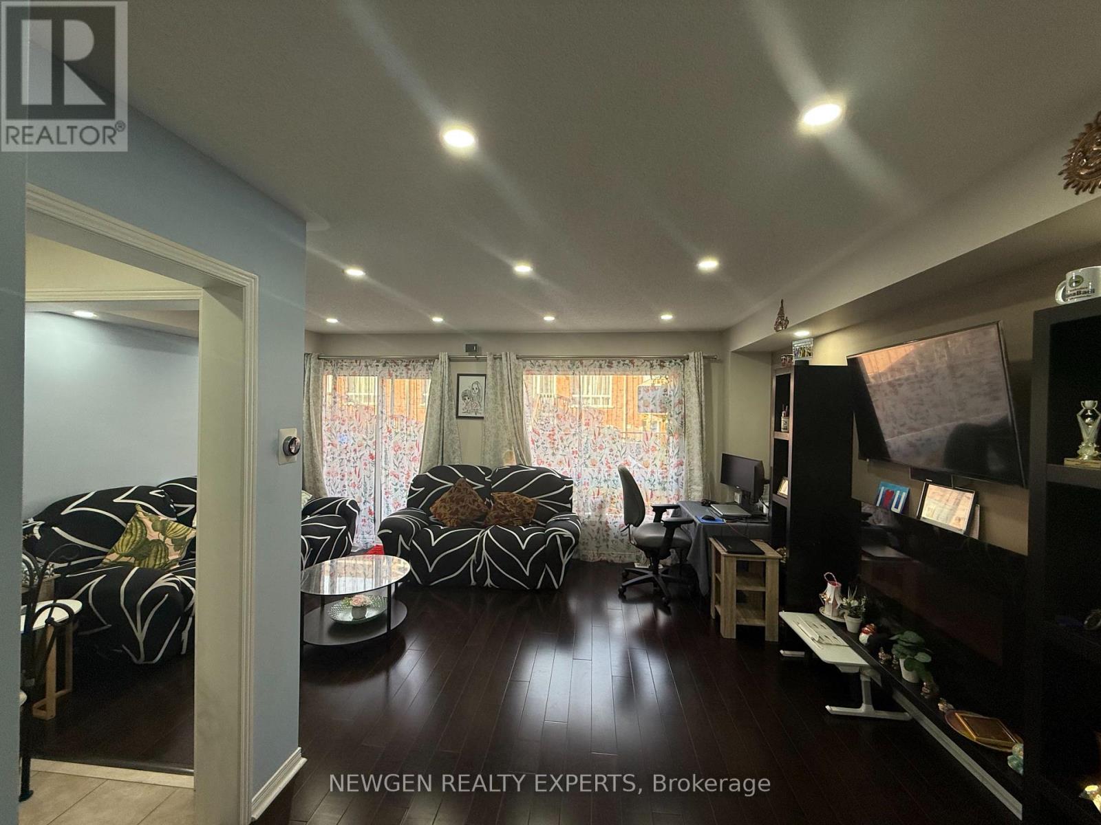 Photo 20 of 229 7360 Zinnia Place, Mississauga ON